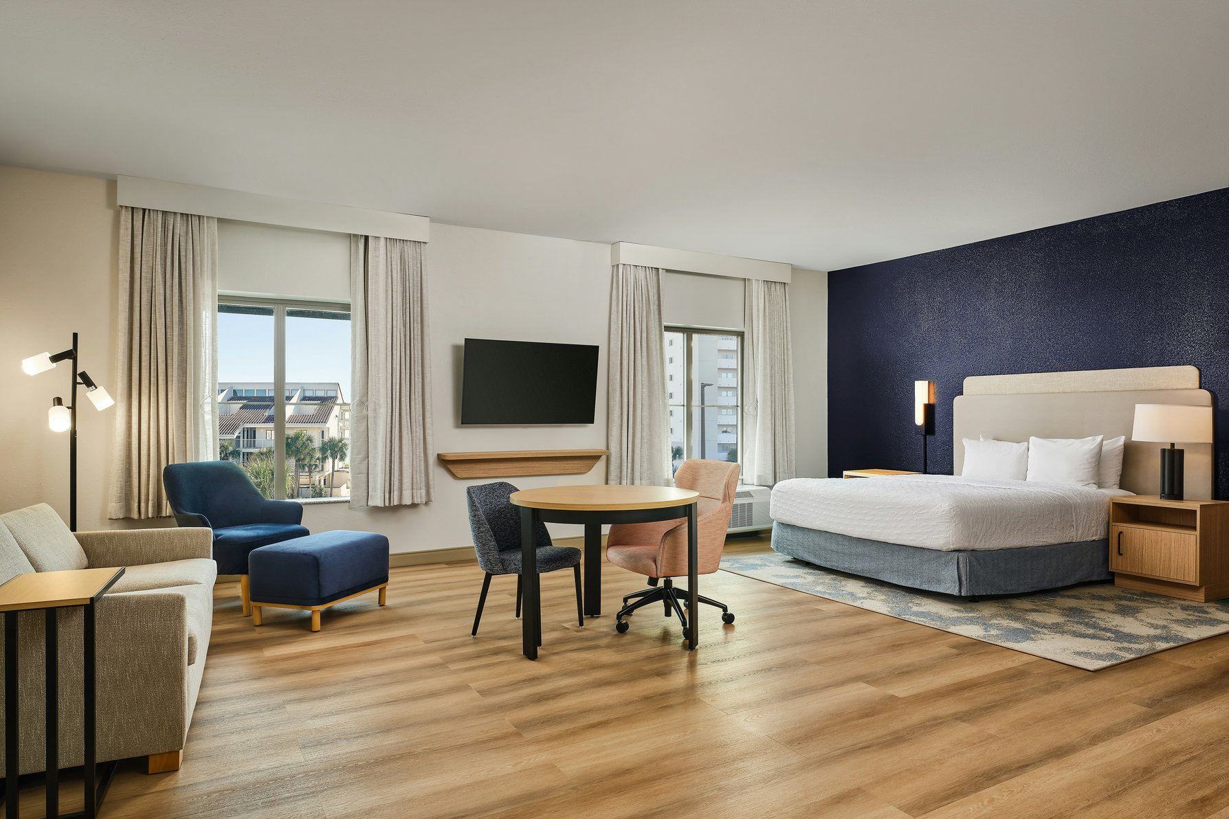 Hampton Inn & Suites by Hilton Destin Room Type - 1 KG ACC RI SHWR STU NS 4