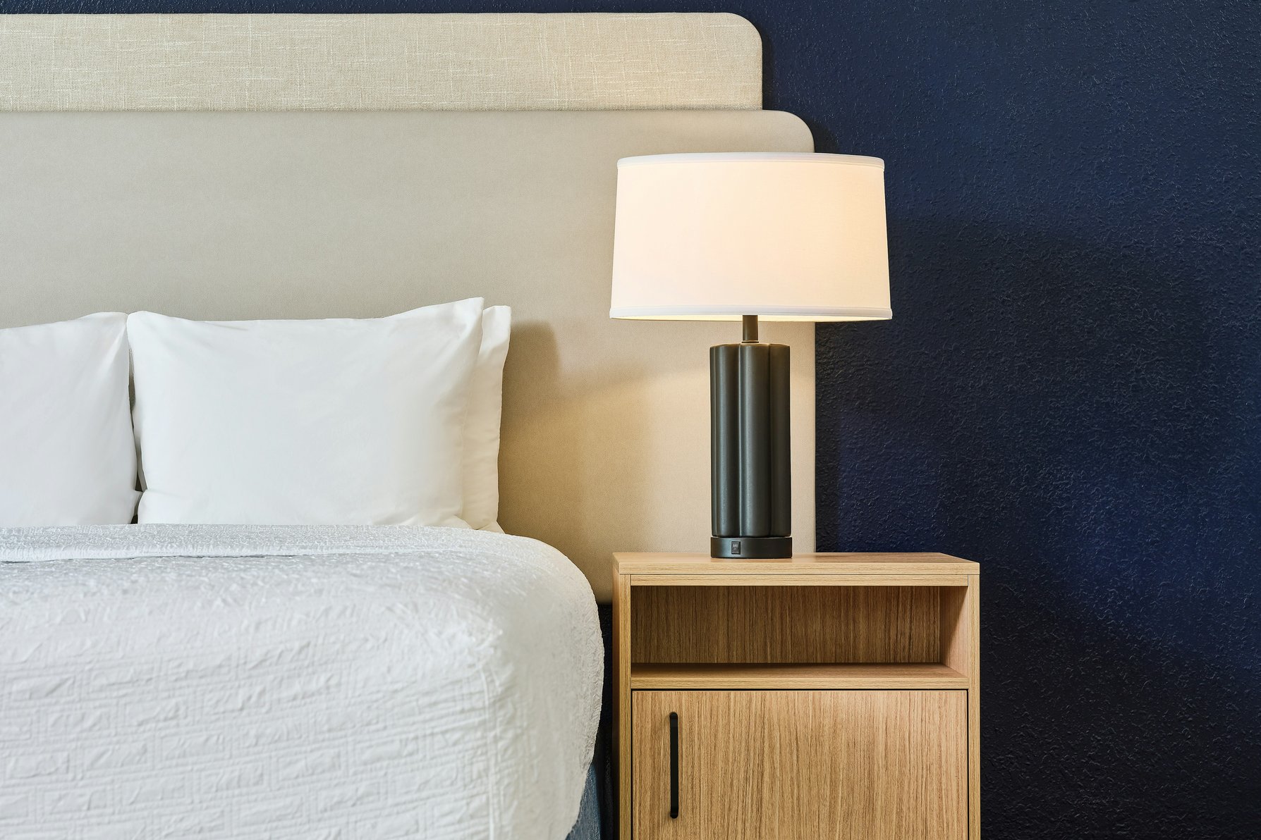 Hampton Inn & Suites by Hilton Destin Room Type - 1 KG ACC STU STE W TUB NS4