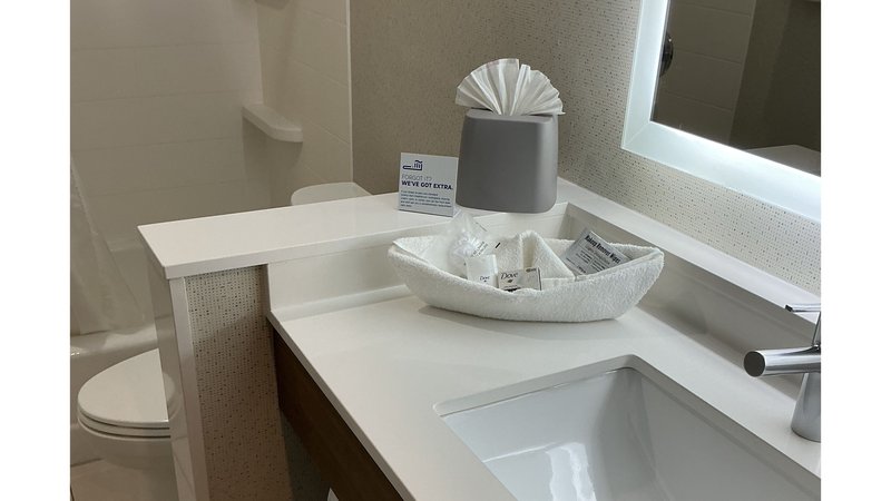 Holiday Inn Express and Suites Chatsworth