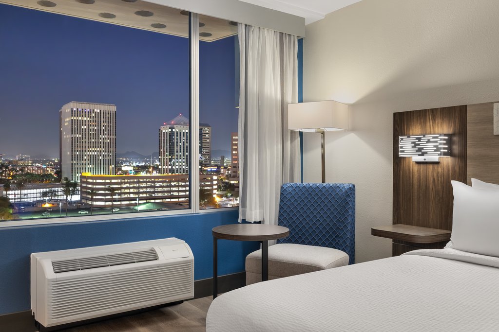 Holiday Inn Express & Suites PHOENIX - MIDTOWN Room Type - 1 King Standard High Floor