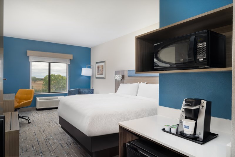 Holiday Inn Exp Stes Pratt