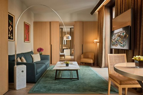 Deluxe Suite Living room