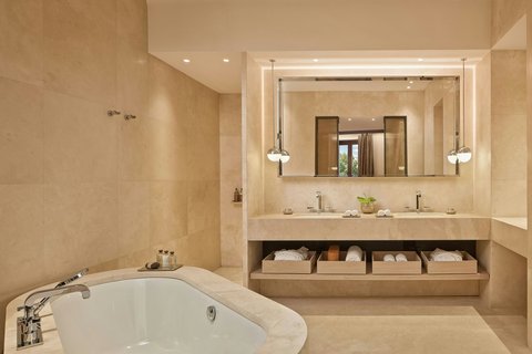 Premium Suite Bathroom