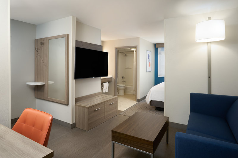 1 KING BED SUITE NONSMOKING