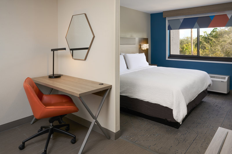 HOLIDAY INN EXP STES KENDALL E