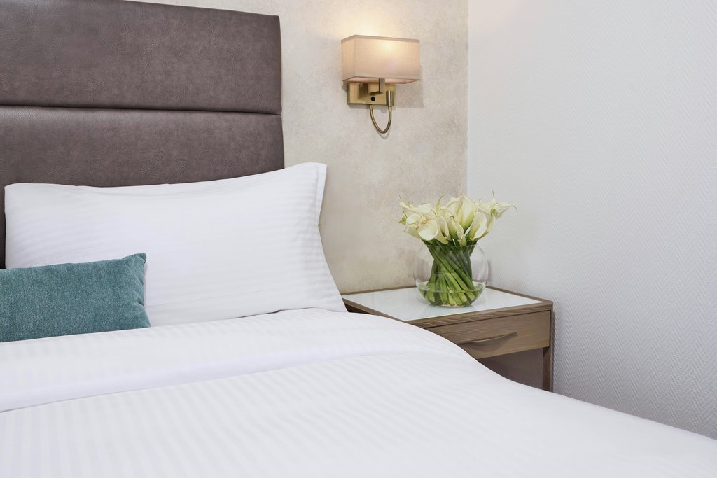 Gefinor Rotana Room Type - Classic Room/King Bed/35sqm/WiFi/LCD TV City View/Balcony/AC/Bath n Shower/Safe