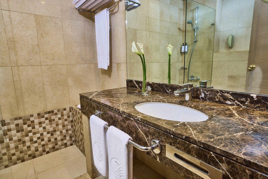 Gefinor Rotana Room Type - Premium Room/King Bed/35sqm/WiFi/LCD TV Sea View/Balcony/AC/Bath and Shower/Safe
