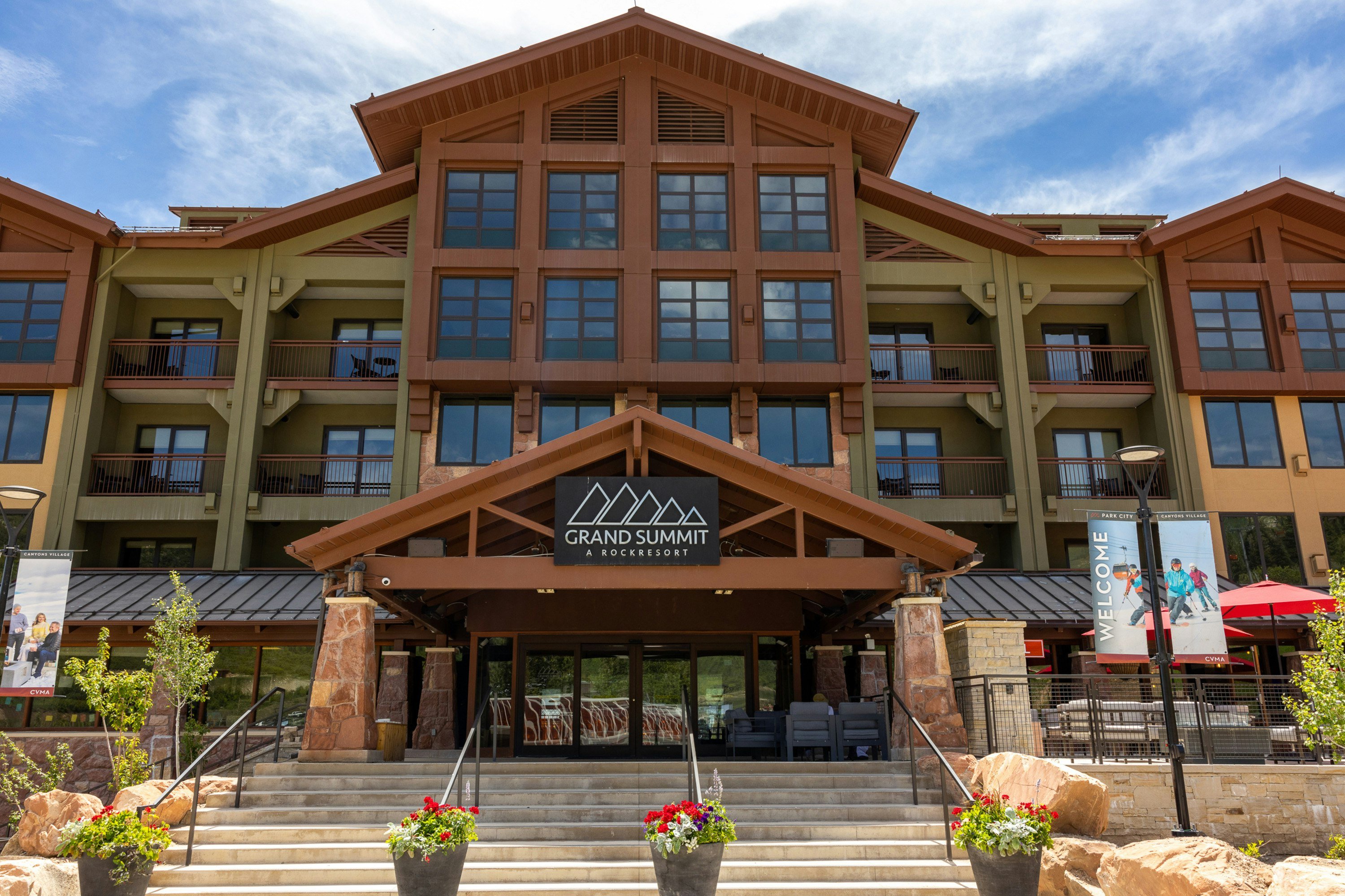 Grand Summit Hotel