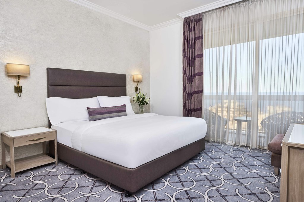 Gefinor Rotana Room Type - Premium Suite/King Bed/Sea View/52sqm WIFI/LCD TV/Balcony/Living Room/Bath Gefinor Rotana Room Type - Premium Suite/King Bed/Sea View/52sqm WIFI/LCD TV/Balcony/Living Room/Bath
