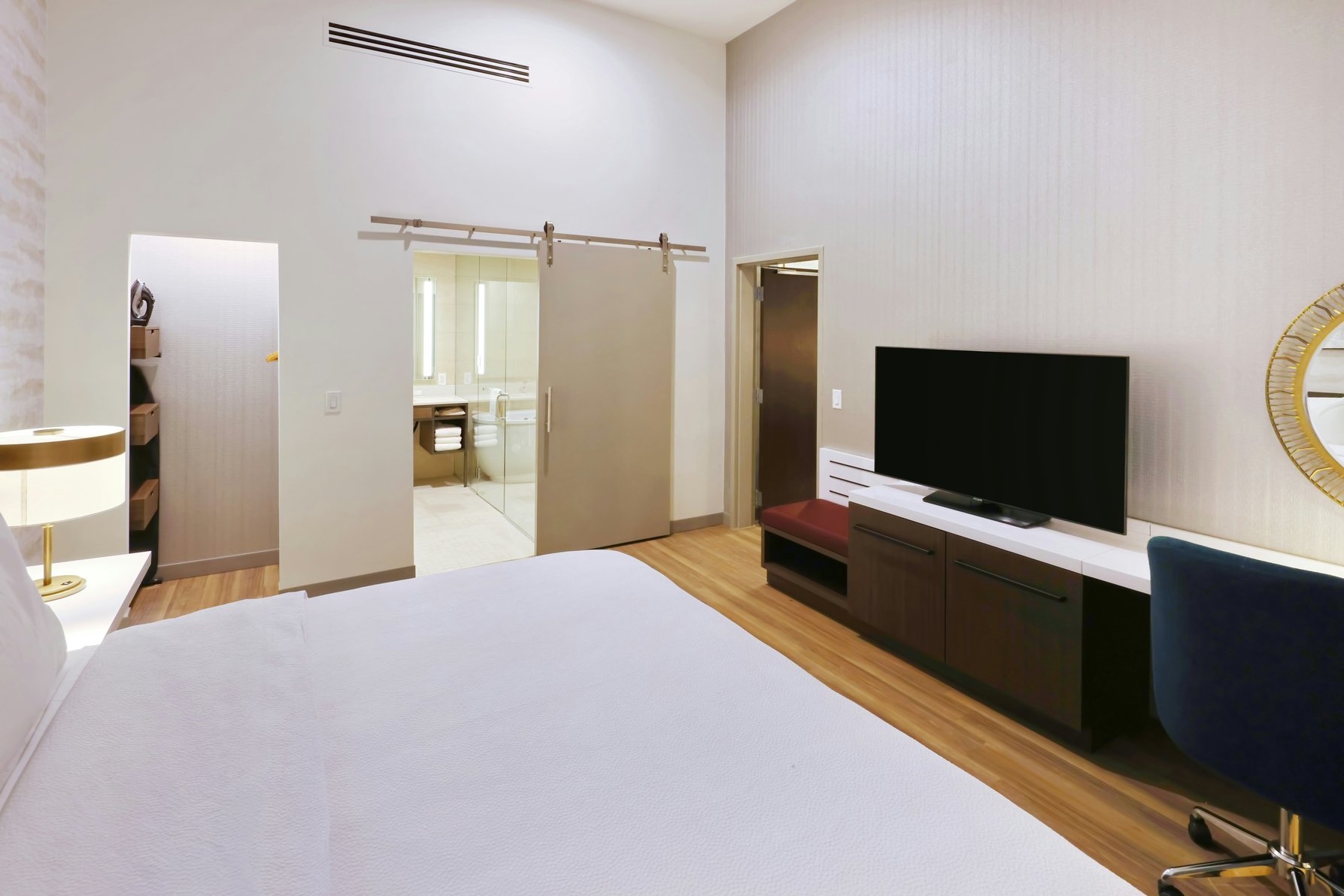 Hilton Garden Inn Chandler Downtown Room Type - 1 KING BRIDAL SUITE