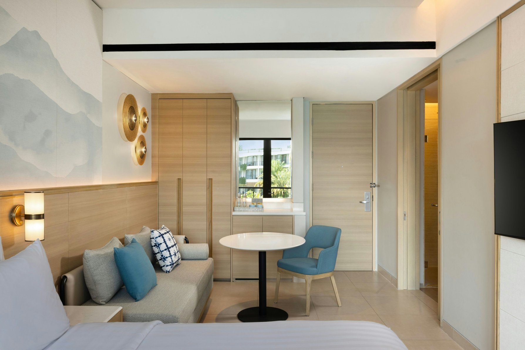 Courtyard by Marriott Bali Seminyak Resort Room Type - Guest room 1 King, Pool view, Balcony Courtyard by Marriott Bali Seminyak Resort Room Type - Guest room 1 King, Pool view, Balcony