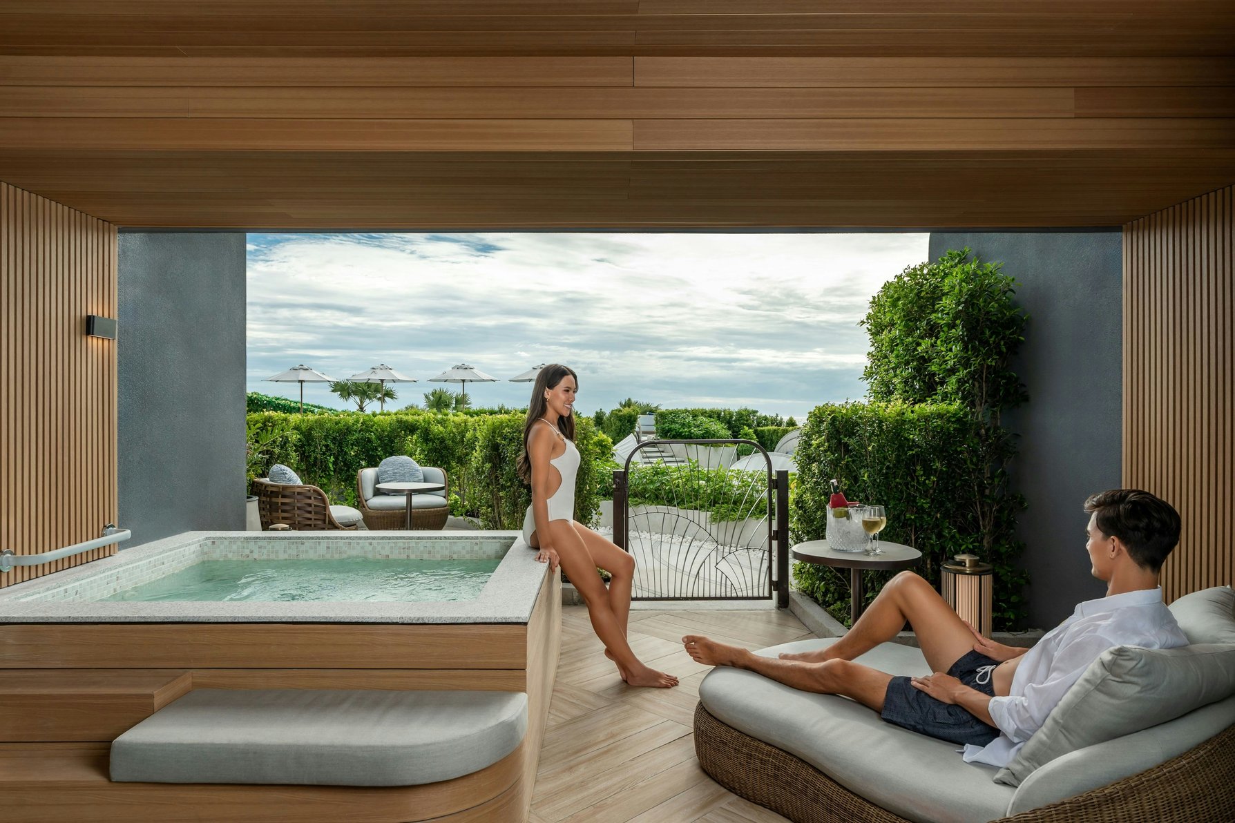Pattaya Marriott Resort and Spa Room Type - Garden Suite, 1 King, Garden Access
