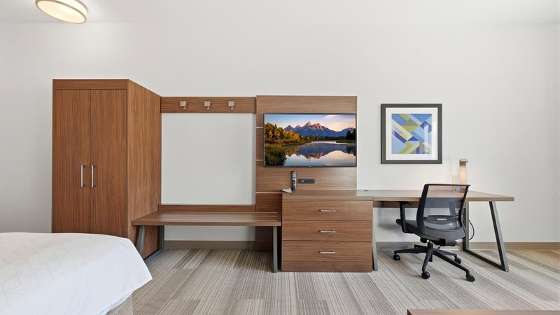 HOLIDAY INN EXP STES LEIGH VAL