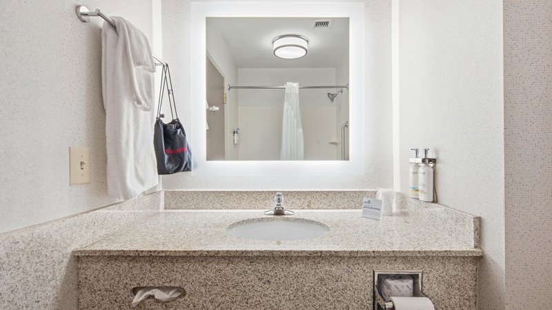HOLIDAY INN EXP STES LEIGH VAL