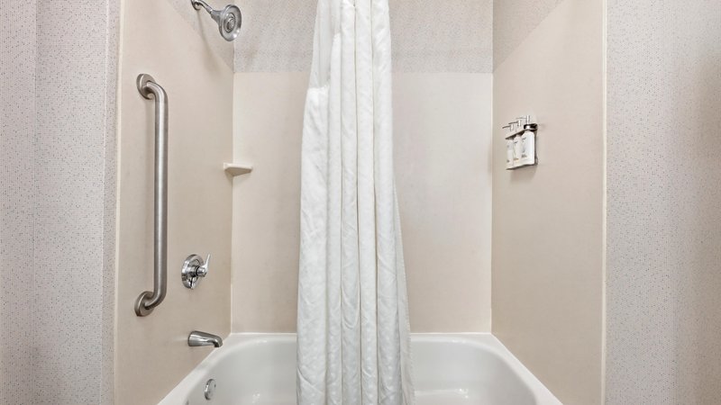 HOLIDAY INN EXP STES LEIGH VAL