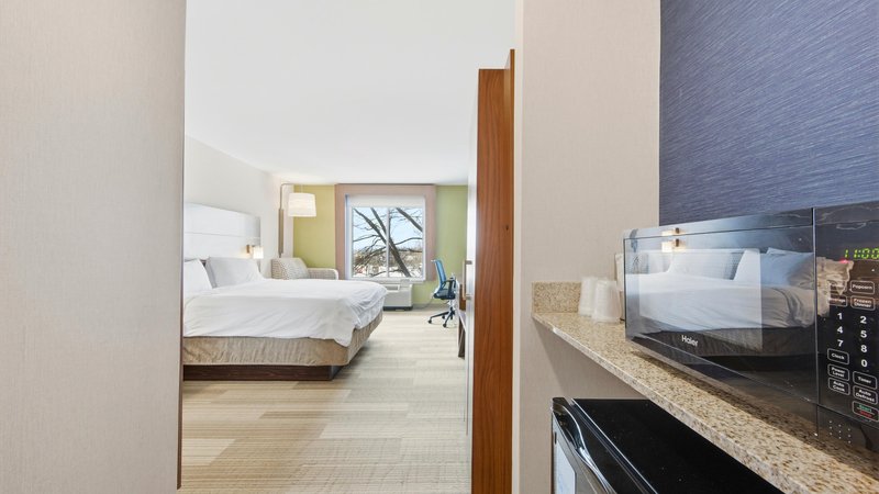 HOLIDAY INN EXP STES LEIGH VAL