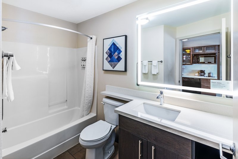 Candlewood Suites Topeka