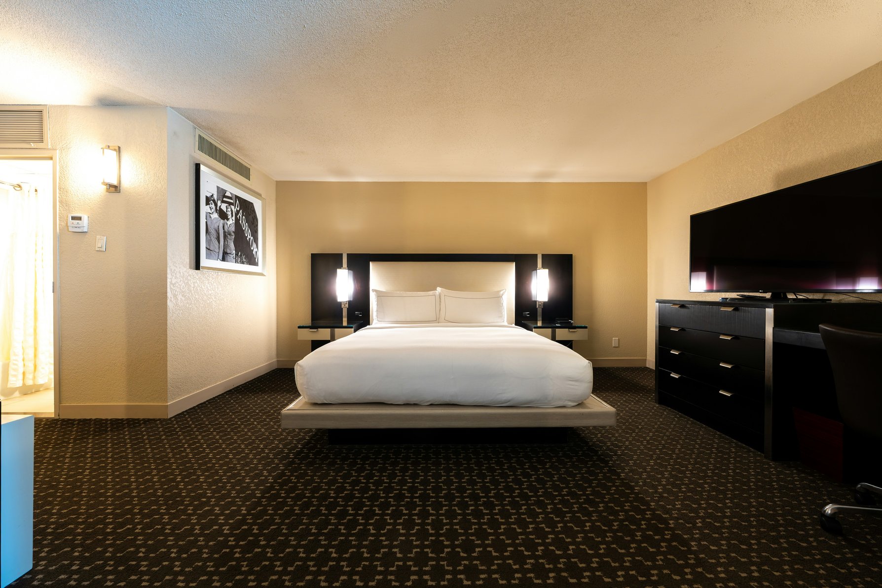 DoubleTree by Hilton Hotel Houston Hobby Airport Room Type - 1 QUEEN JR SUITE NOSMOKING