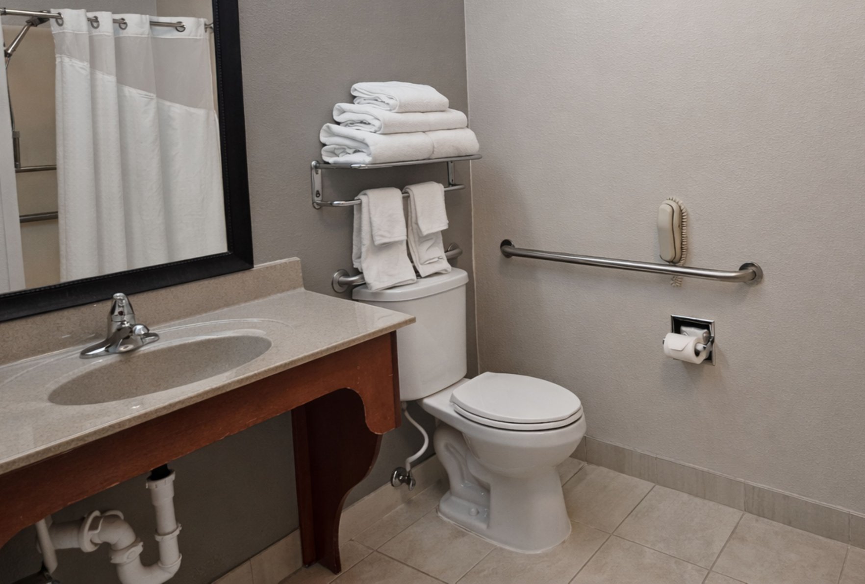 Holiday Inn Express & Suites Winner, an IHG Hotel Room Type - 1 Queen Stndrd Mobil Access Tub Sofa Bed