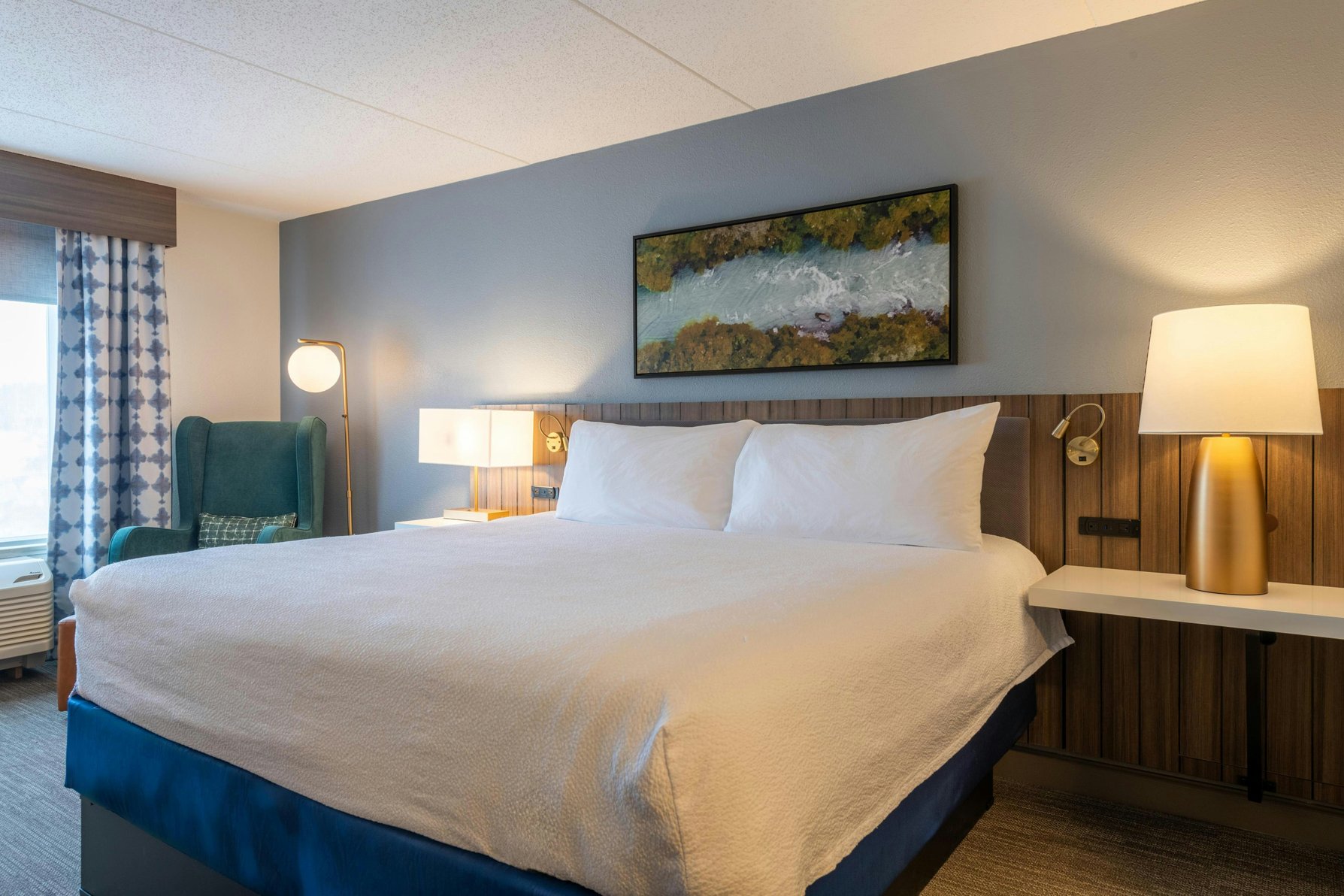 Hilton Garden Inn Auburn Riverwatch Room Type - 1KNG MOB HEARING ACC W TUB