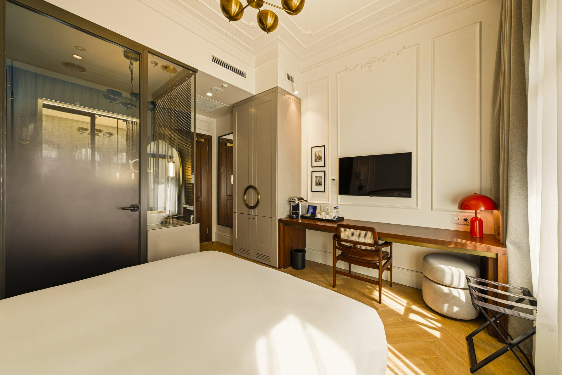 Vignette Collection L'UNION HAN ISTANBUL by IHG Room Type - 1 Queen Deluxe Balcony