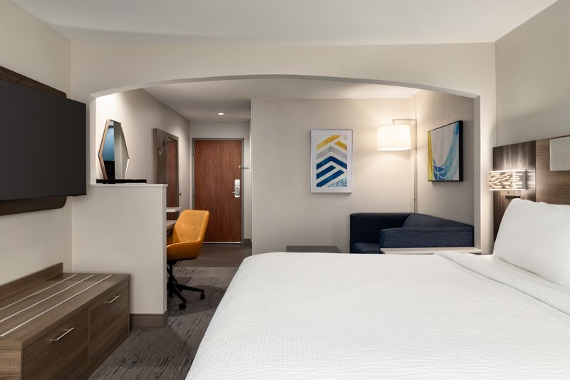 HOLIDAY INN EXP STES EDMOND