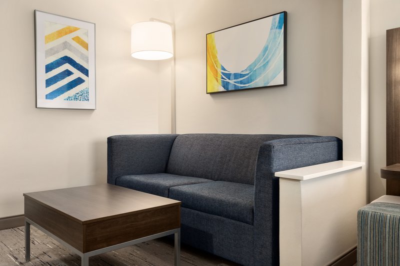 HOLIDAY INN EXP STES EDMOND