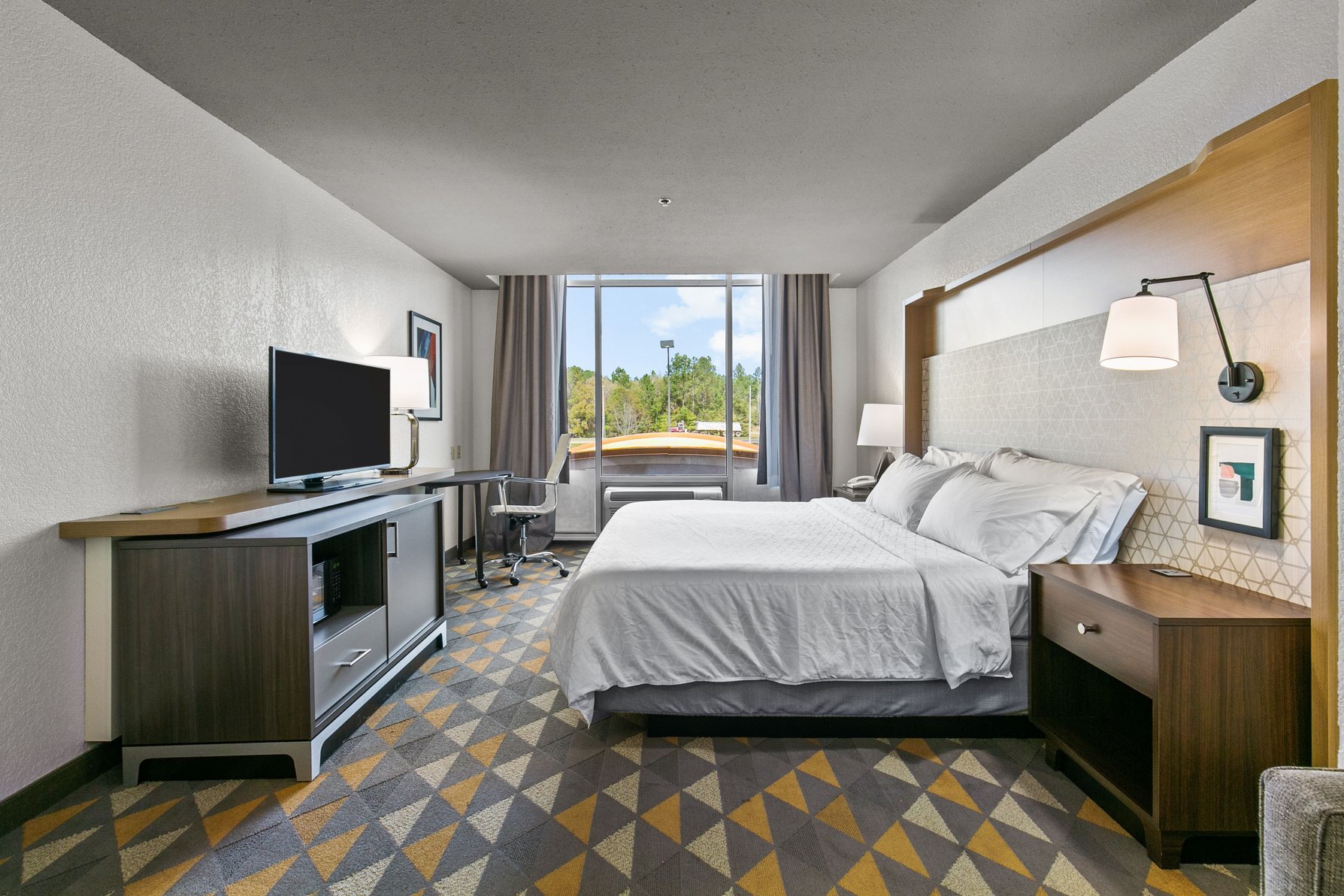 Holiday Inn Express & Suites LUCEDALE Room Type - 1 KING BED LEISURE NONSMOKING