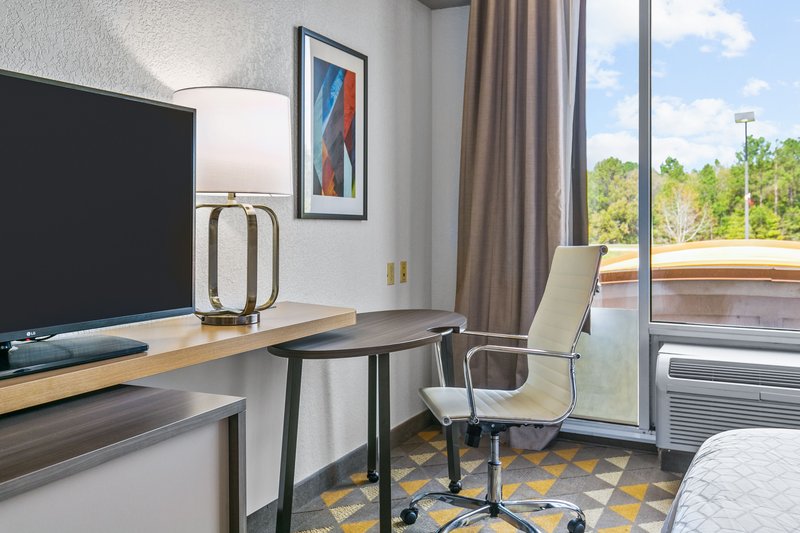HOLIDAY INN EXPRESS LUCEDALE