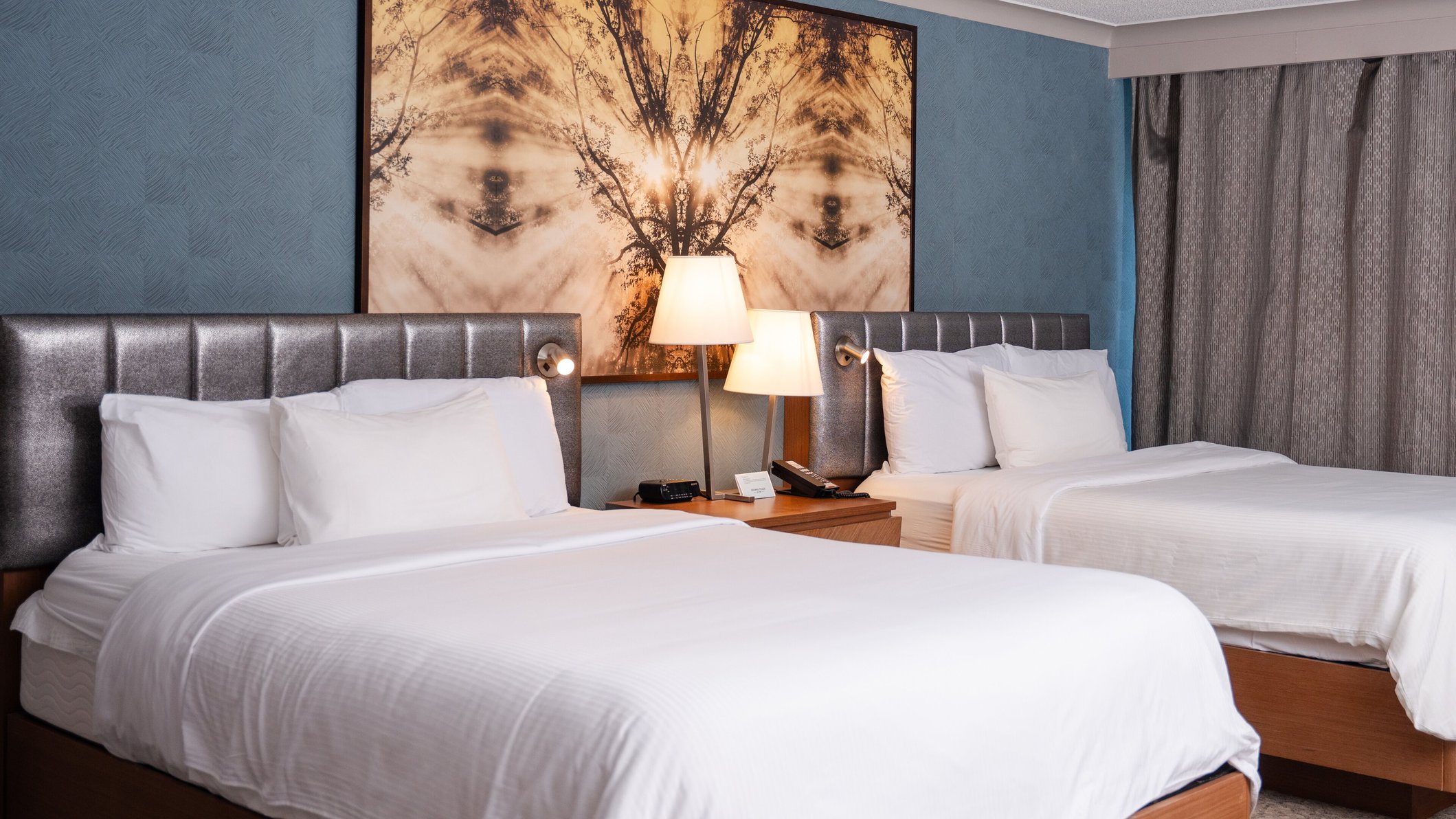 Crowne Plaza TORONTO - NORTH YORK by IHG Room Type - 2 Queen Premium Ravine View Additional Living Area
