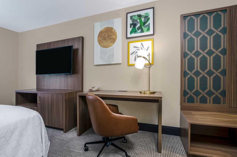 HOLIDAY INN QUINCY EAST