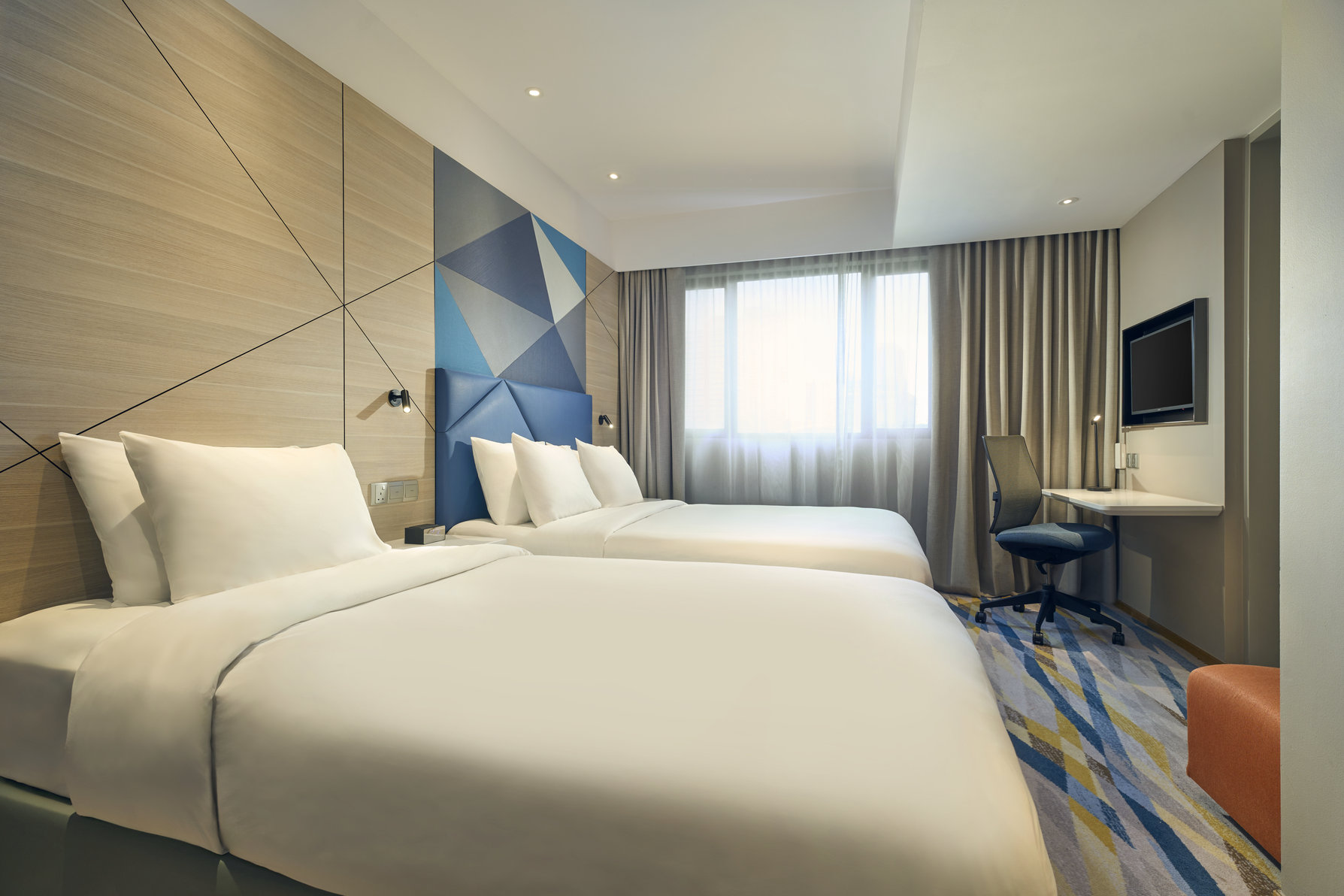 Holiday Inn Express Singapore Serangoon Room Type - Standard Room with One Queen and One Single Bed - Free Breakfast