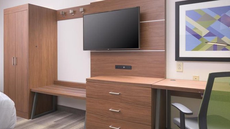 Holiday Inn Express and Suites Nashville MetroCenter Downtown
