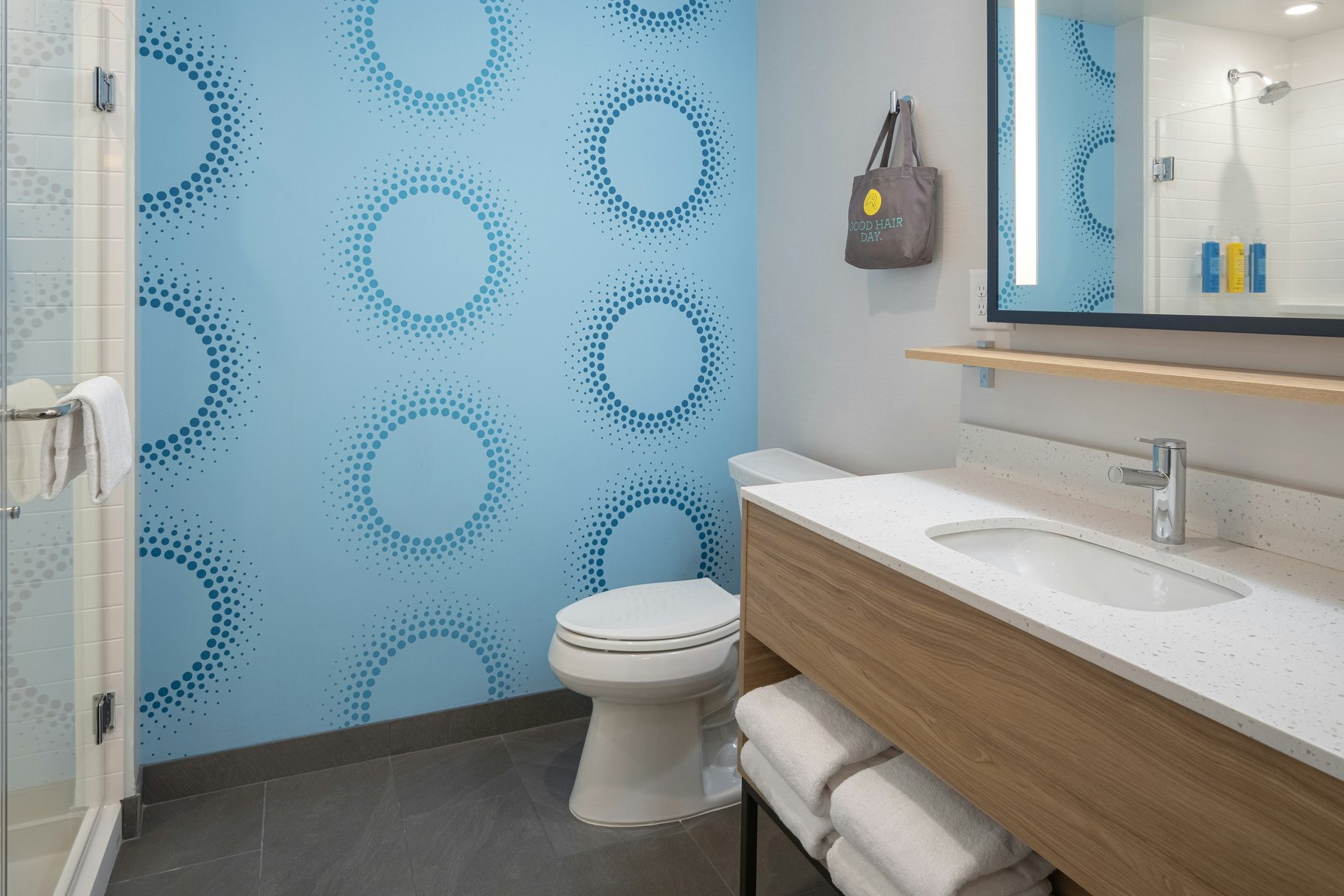 Tru by Hilton Spring Hill Room Type - 2 QN HEARING ACCESSIBLE