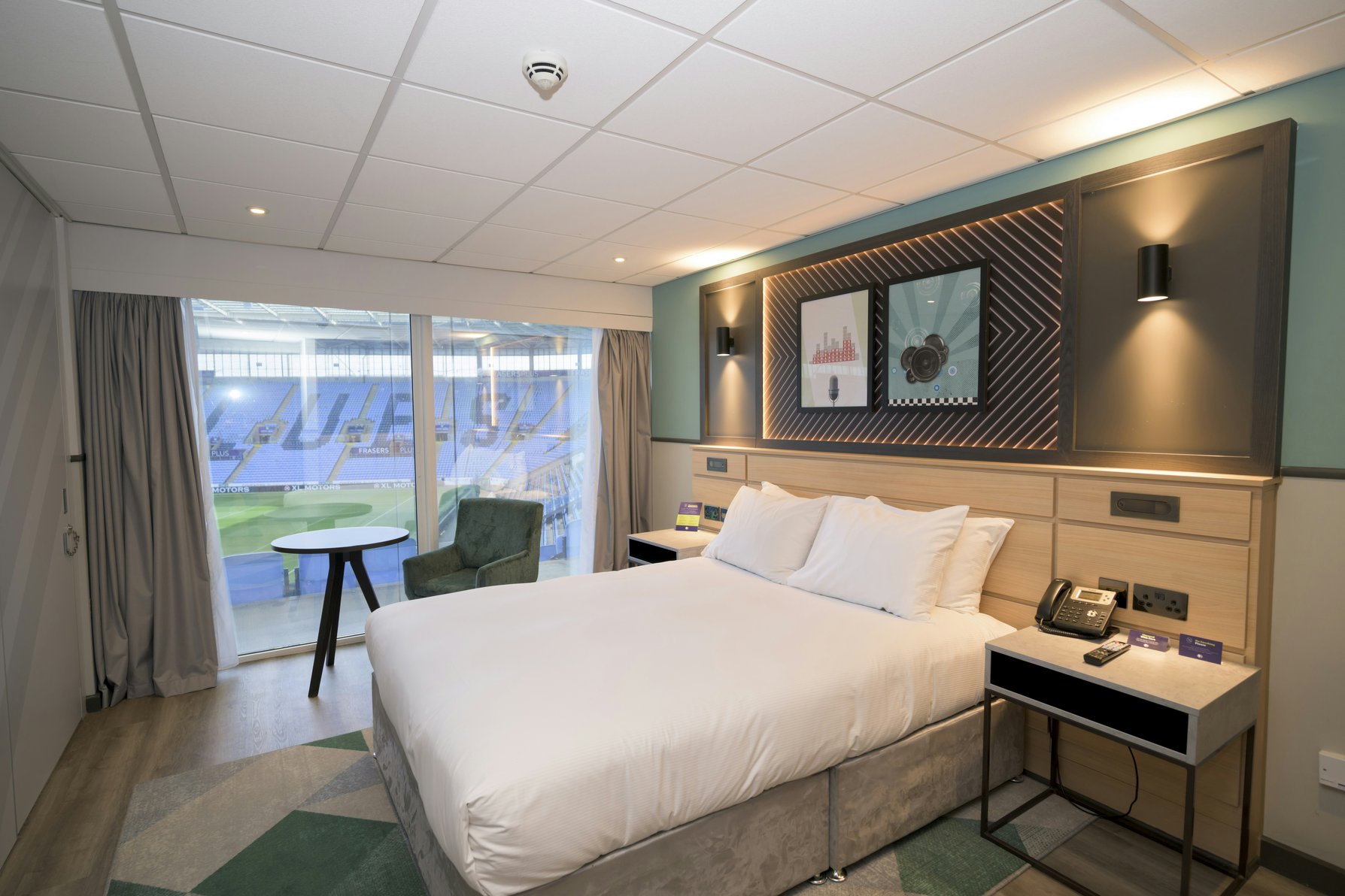 Doubletree by Hilton at the Ricoh Arena - Coventry Room Type - QUEEN ACCESSIBLE  GUEST RM