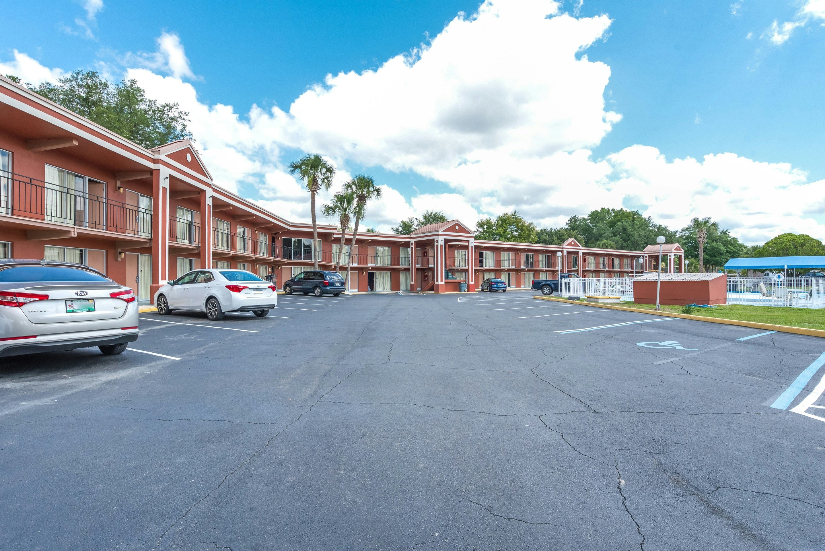OYO Hotel Mustang Silver Spring FL