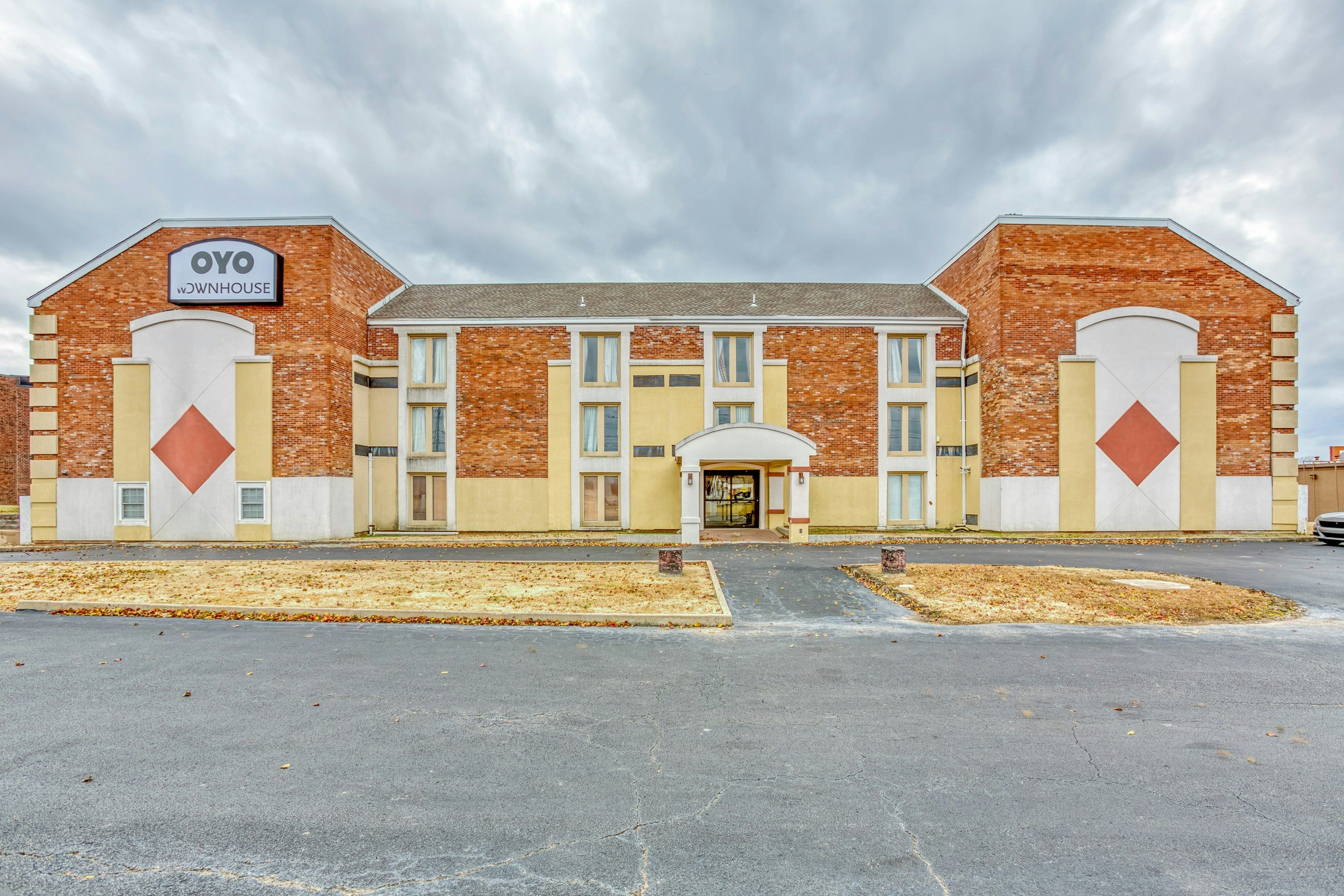 OYO Townhouse Tulsa Woodland Hills