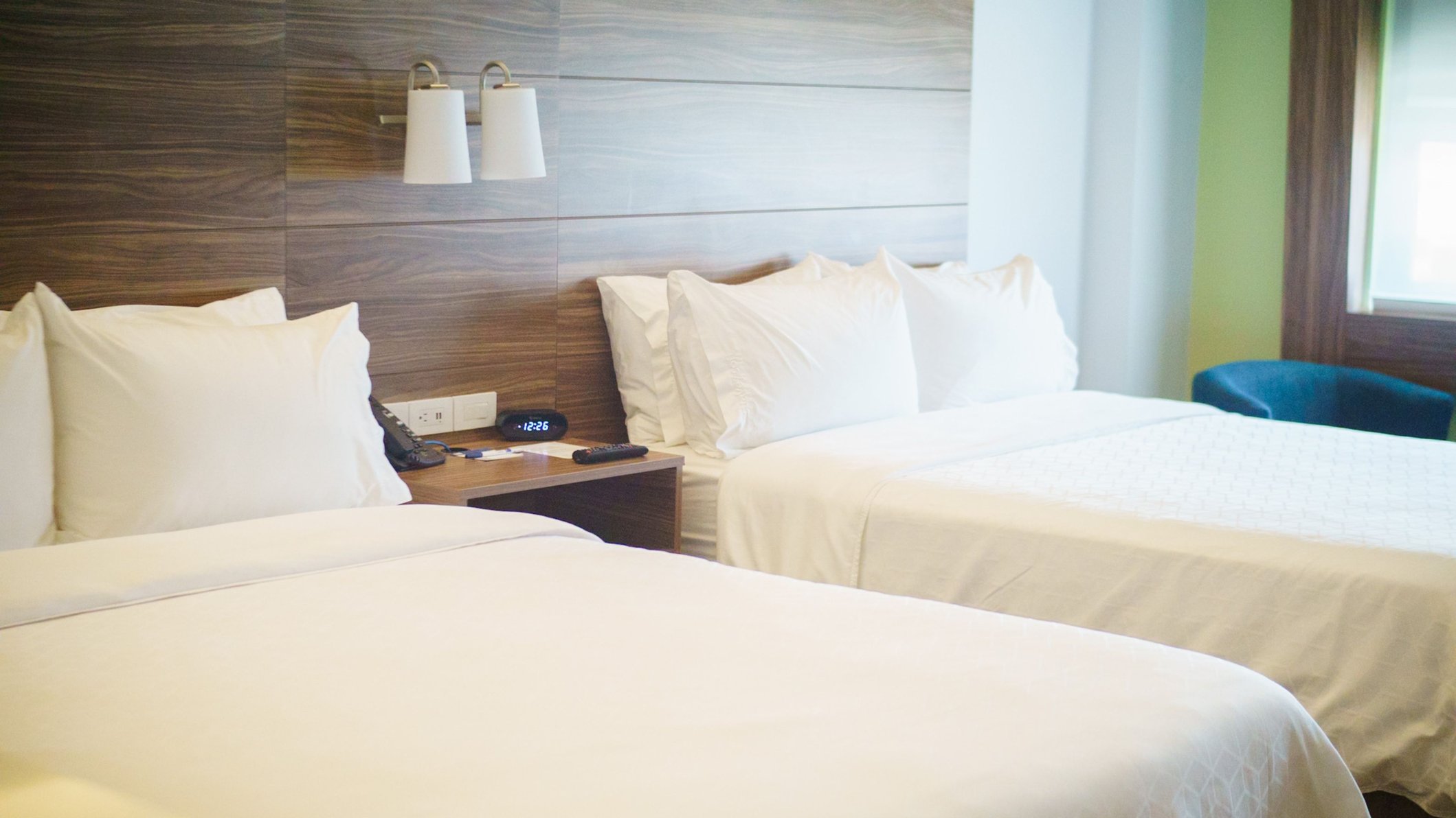 Holiday Inn Express and Suites Ensenada Centro Room Type - 2 Queen Standard Walk in Shower