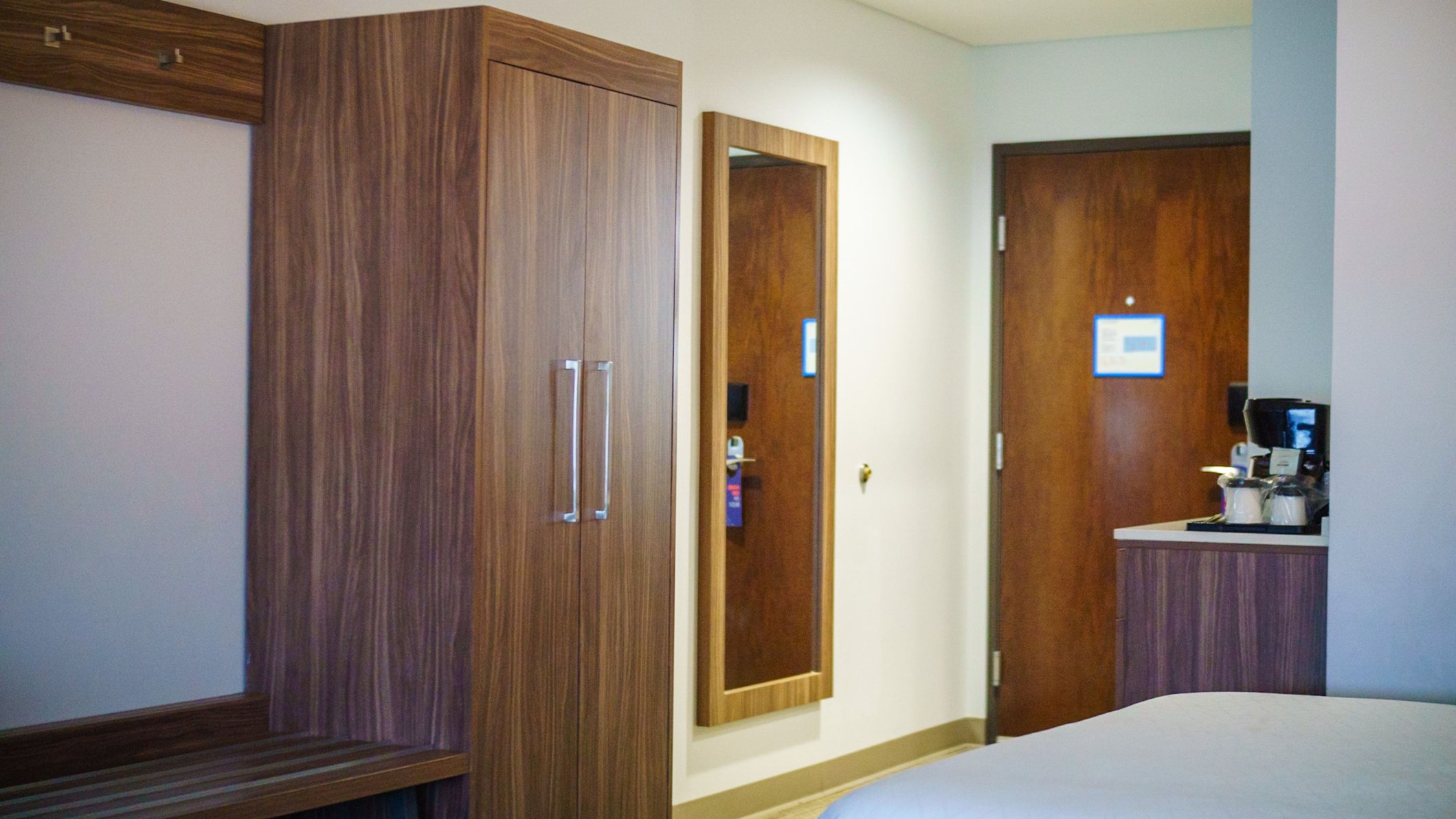 Holiday Inn Express and Suites Ensenada Centro Room Type - 1 King Standard