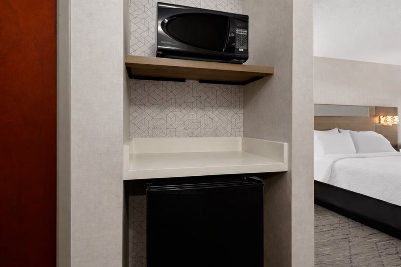 HOLIDAY INN EXP GROVE CITY