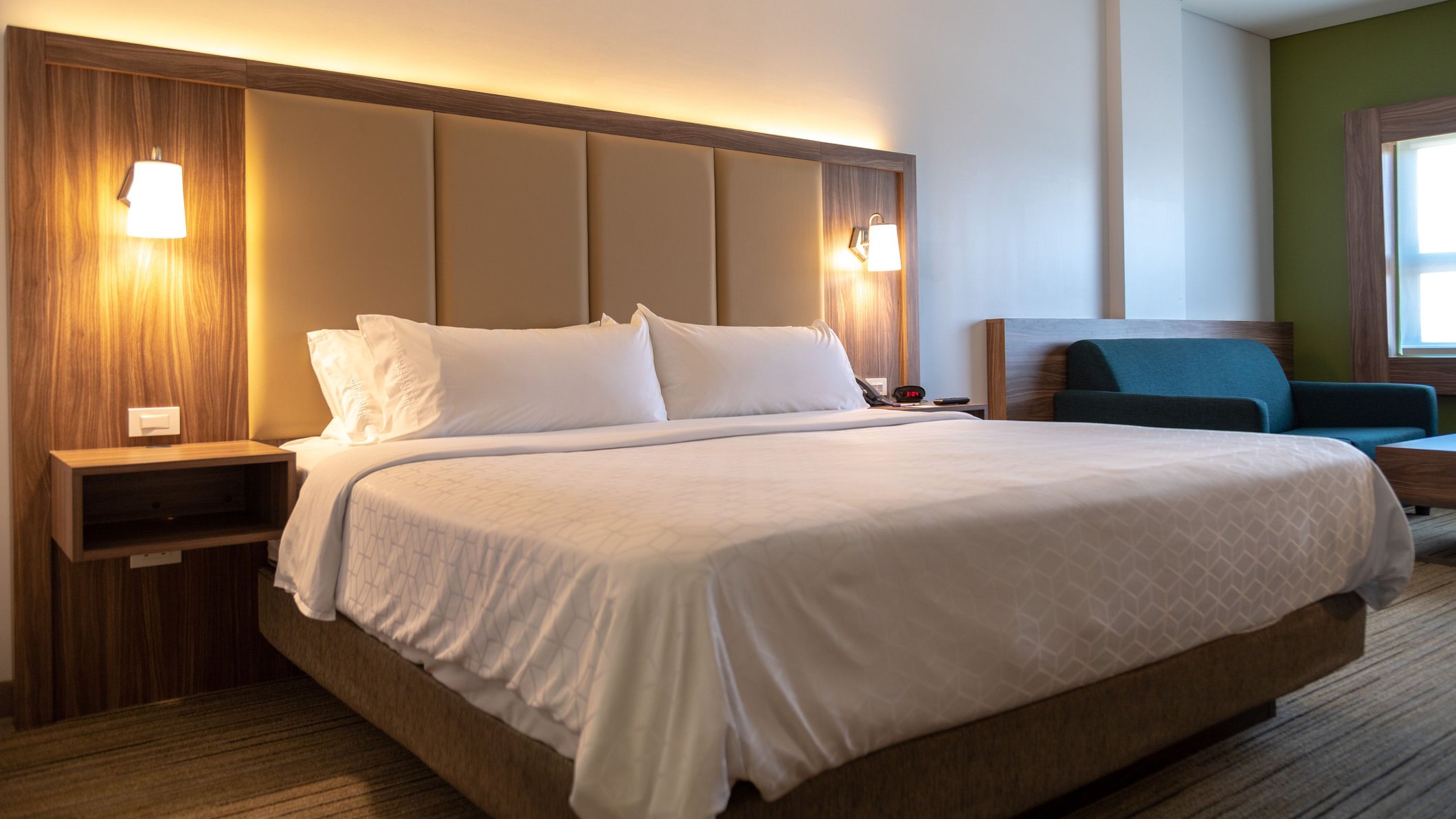 Holiday Inn Express and Suites Ensenada Centro Room Type - 1 King Suite