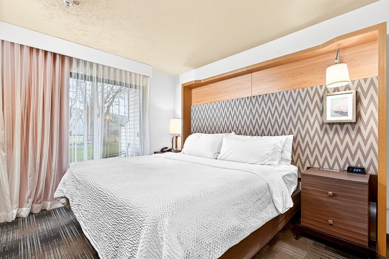 1 KING BED STANDARD RIVERVIEW NS