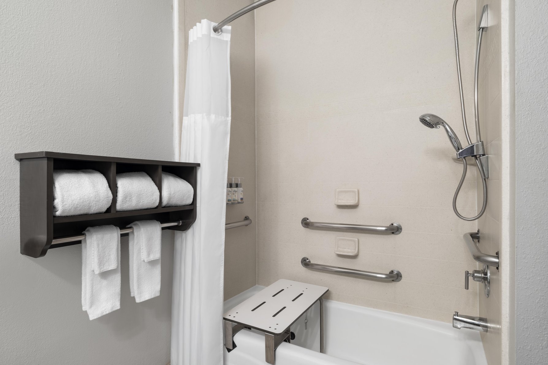 HOTEL LIBERAL by IHG Room Type - 2 Queen Standard Mobility Accessible Tub