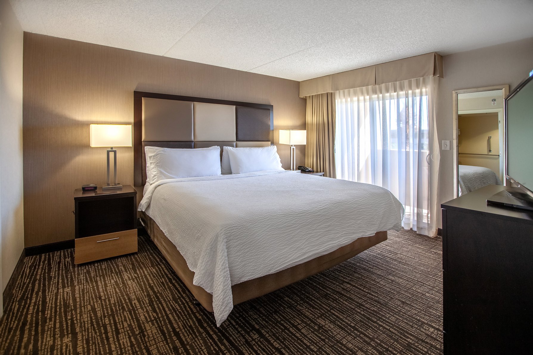 Holiday Inn Scottsdale North- Airpark Room Type - 1 King Bed Ste Addl Living Dining Area
