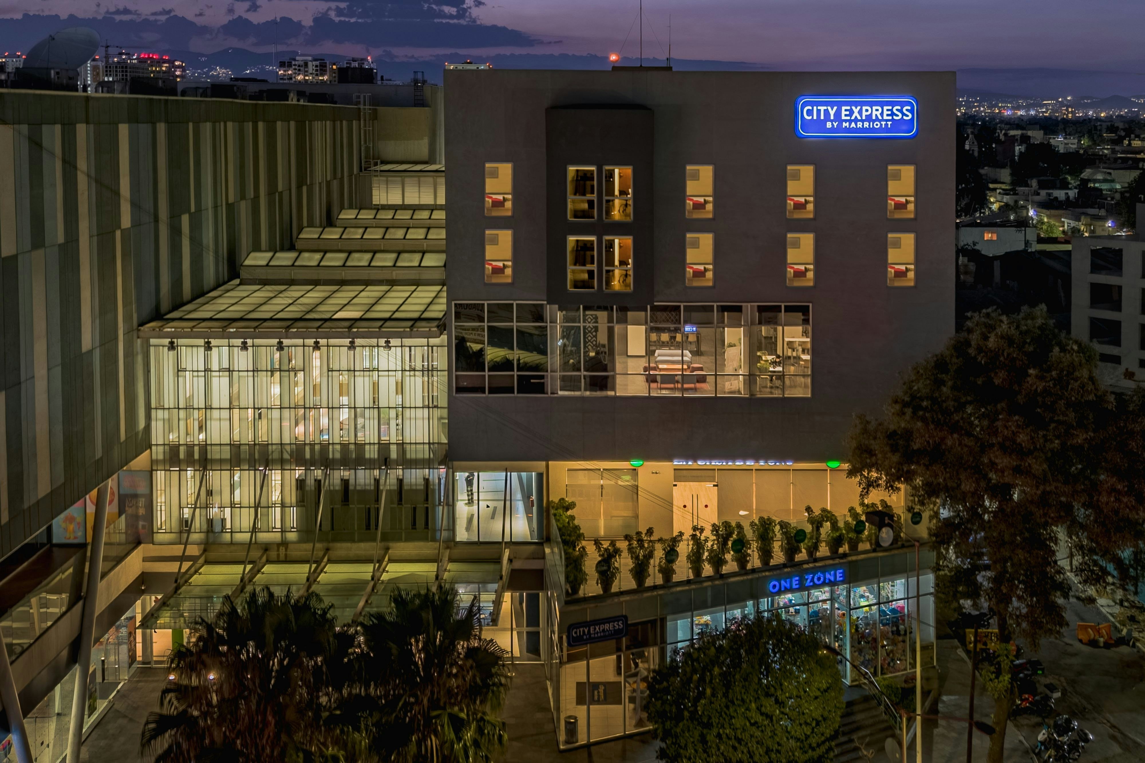 City Express by Marriott La Raza
