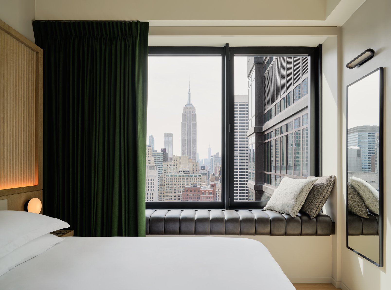 Kimpton ERA MIDTOWN NEW YORK by IHG Room Type - 1 Essential King Empire State View