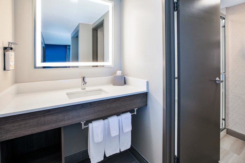 Holiday Inn Express Hotel & Suites Pittsburgh Airport