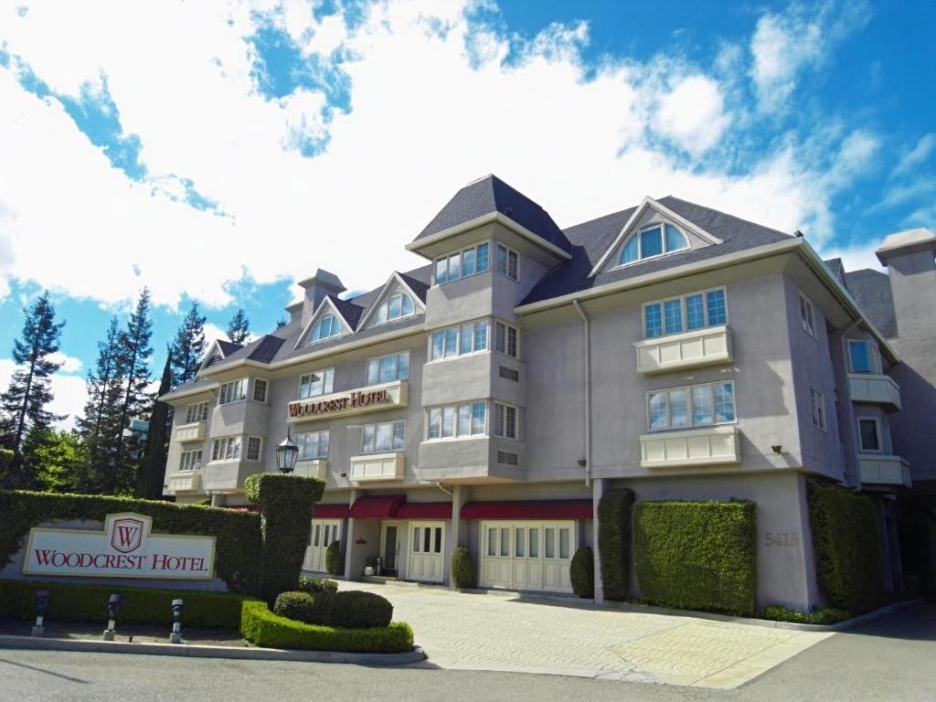 Woodcrest Hotel