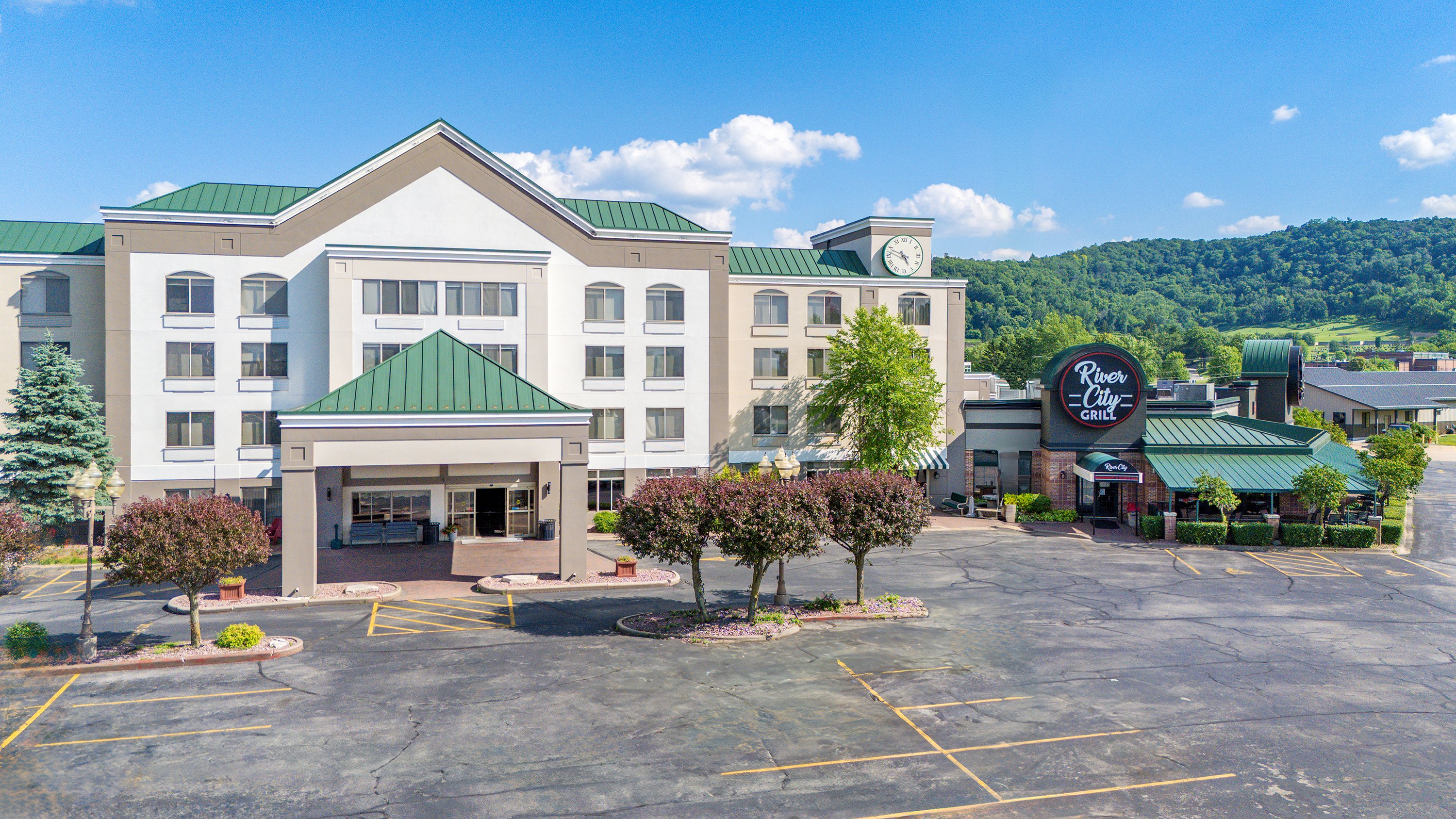 The Plaza Hotel and Suites – Winona