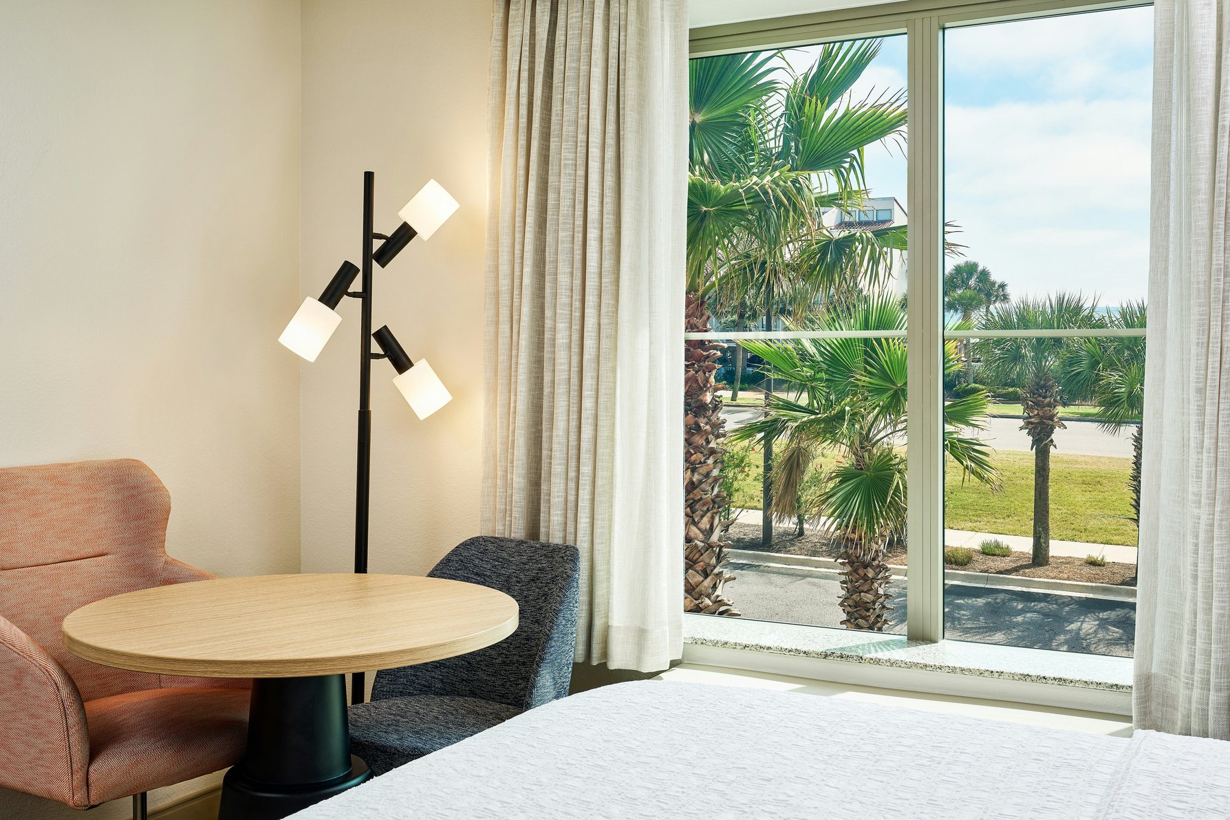 Hampton Inn & Suites by Hilton Destin Room Type - 2Q HEAR ACC PARTIAL VW NS3